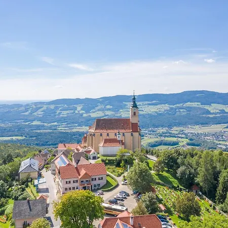 Grosses Ferienhaus Mit 5 Schlafzimmer & 4 Baeder Pollauberg Exterior photo