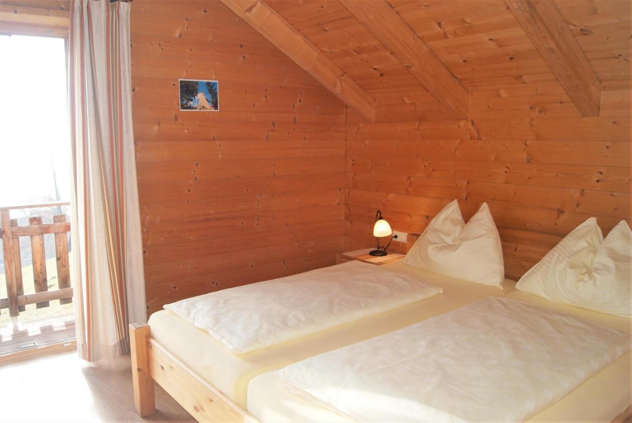 Grosses Mit 5 Schlafzimmer & 4 Baeder Pollauberg